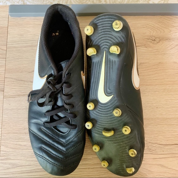 Black Tiempo Cleats Nike - Picture 4 of 5